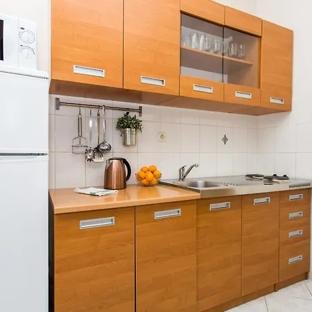 Apartment Luka 3 *