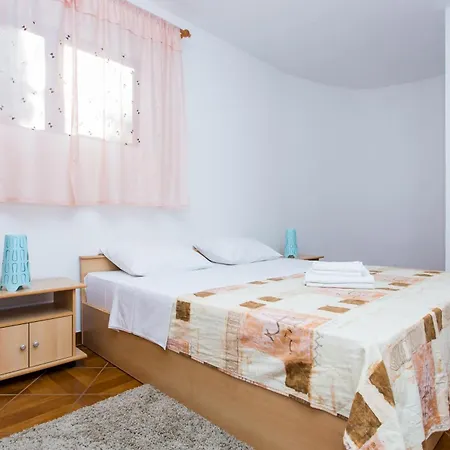 Luka 3 Apartment