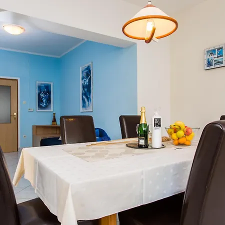 Luka 3 Apartment