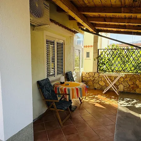 Apartment Luka 3 *