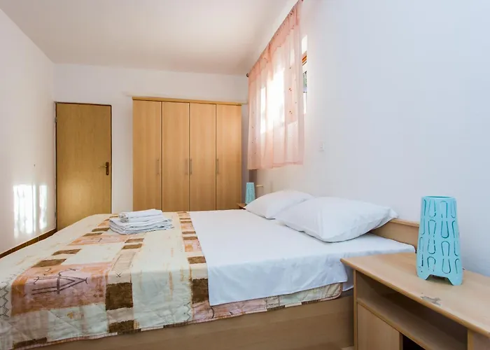 Luka 3 * Baska (Krk)